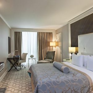 Camera con letto queen size d'angolo